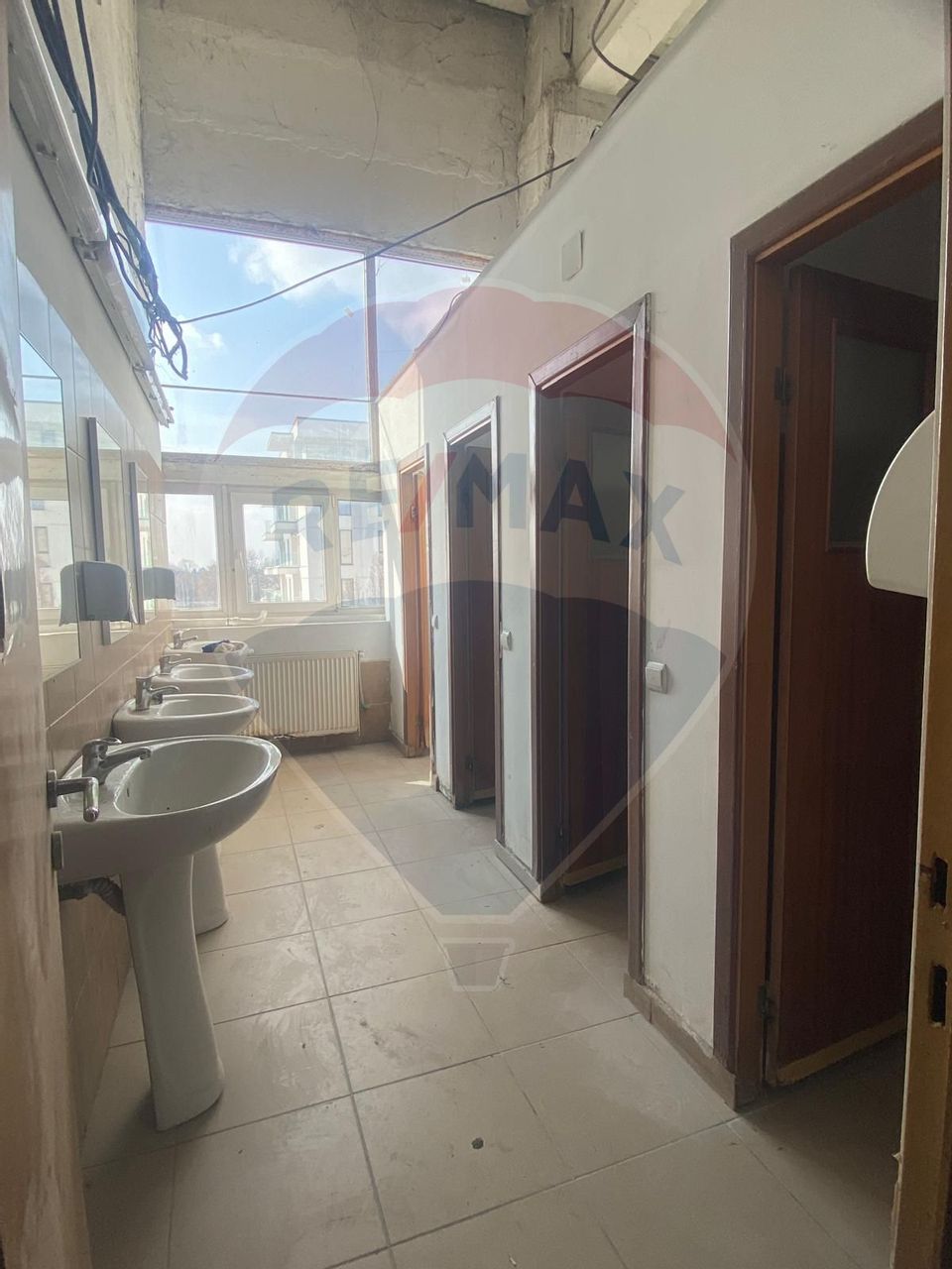 DE INCHIRIAT Spații comerciale intre 190-1500 mp în Sectorul 1