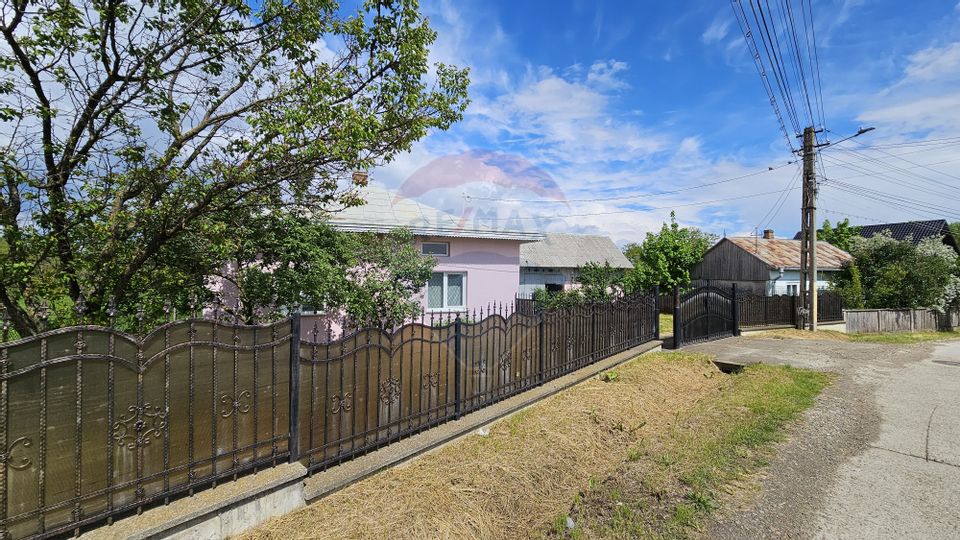 Casă  cu 3 camere, teren intravilan de 1300mp în Ipotești Tișăuți, SV