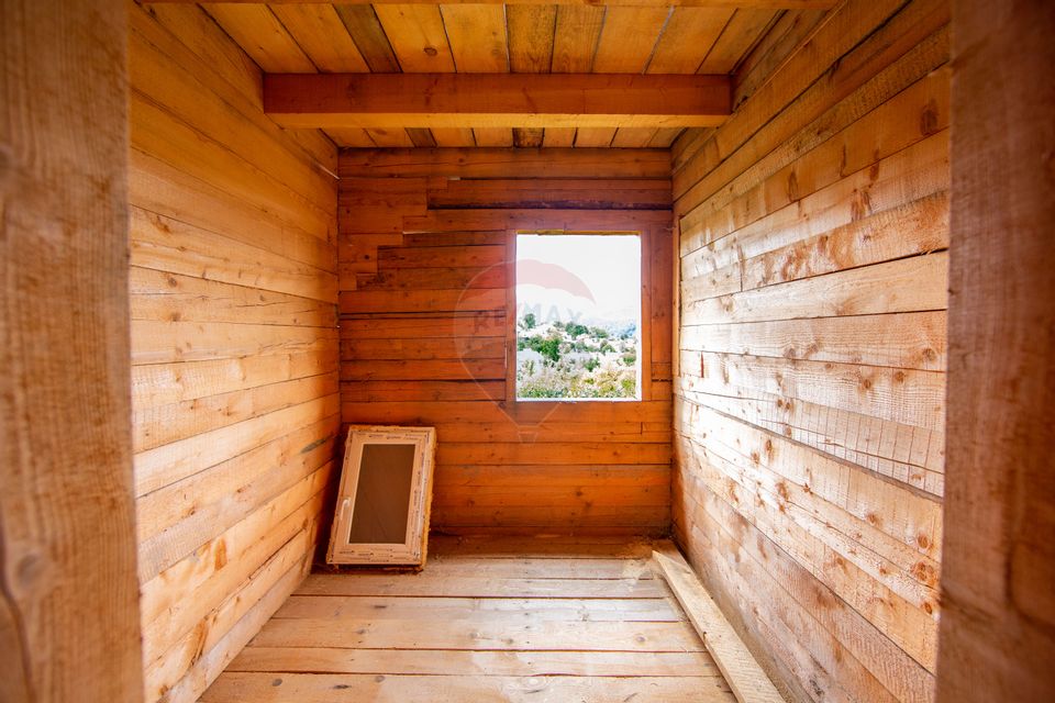 Duplex spațios – oportunitate pentru dezvoltatori sau două familii