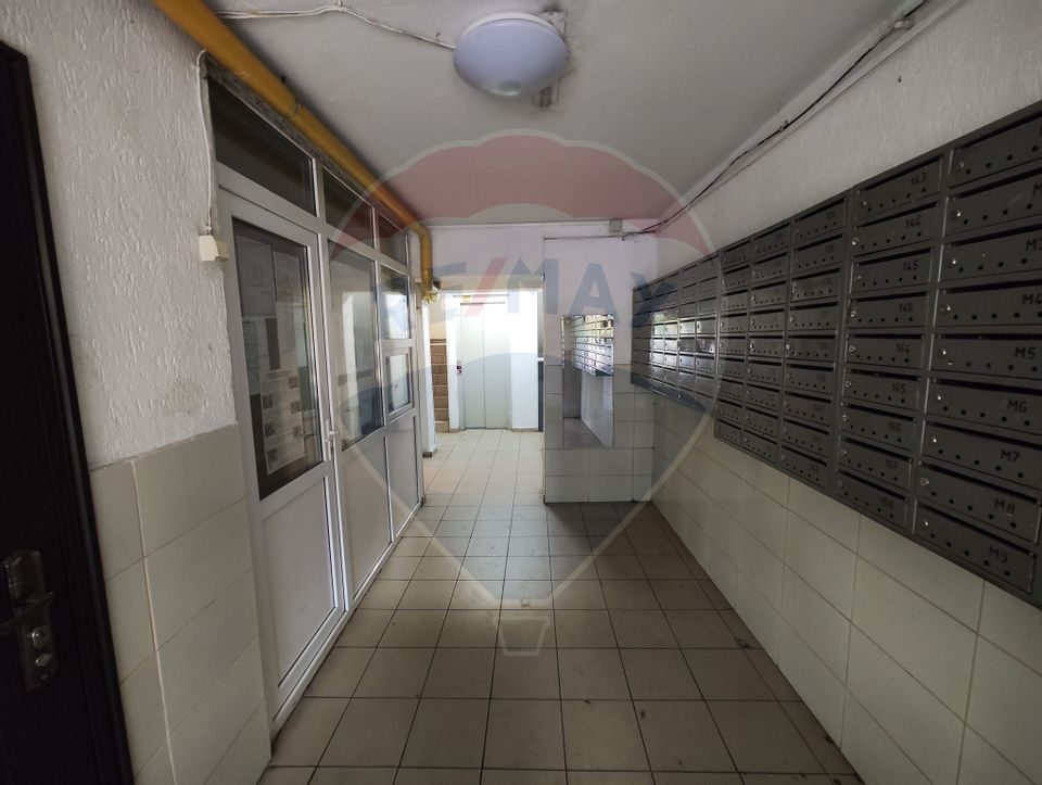 Garsonieră 15 mp utili + boxa 15 mp • mobilat • bloc cu lift • Titan