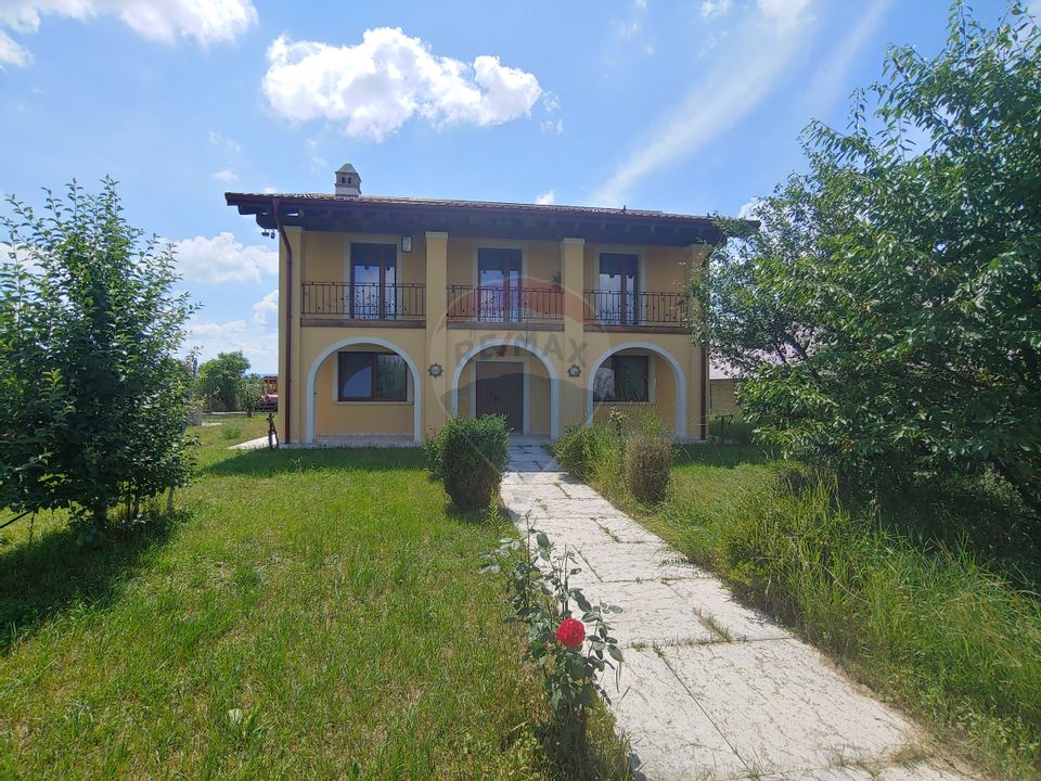 Casă / Vilă de lux cu 5 camere de vânzare în Vadu Moldovei, Suceava