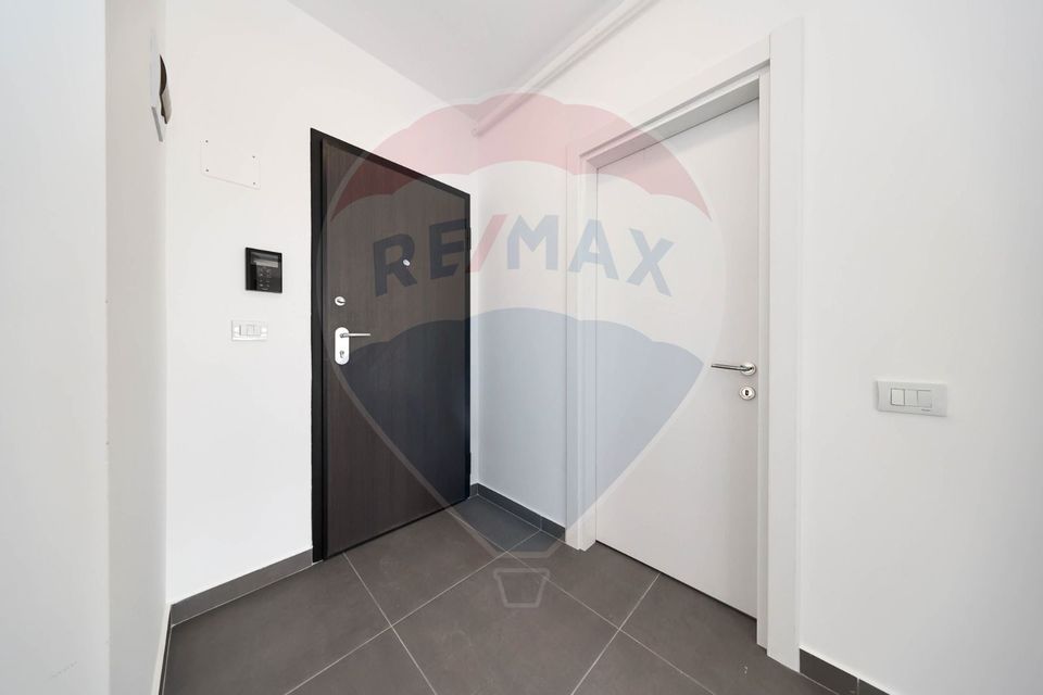 Apartament nou, modern, curte proprie si terasa