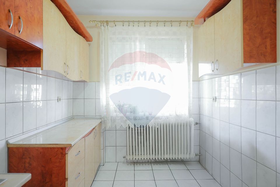 De vânzare, apartament cu 3 camere, zona Rogerius