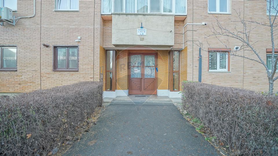 Apartament cu 2 camere de închiriat în zona Judetean