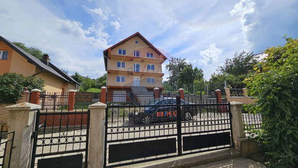 Casă / Vilă cu 12 camere-Sfântu Ilie Vechi, Suceava