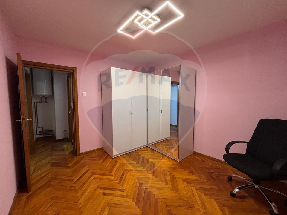 4 room Apartment for sale, Teiul Doamnei area