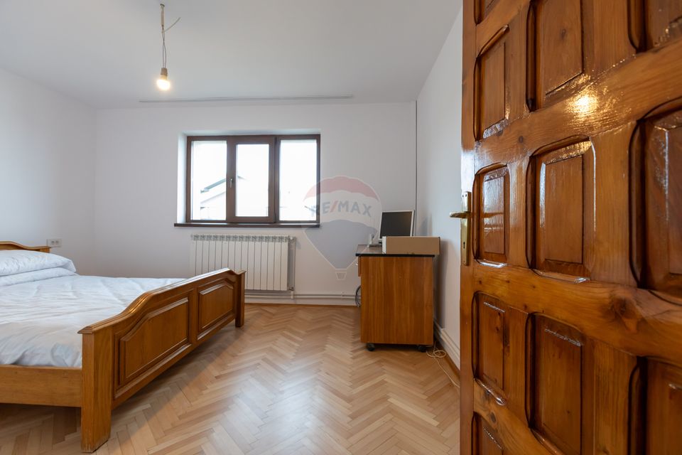 Casă/Vilă cu 6 camere de vânzare în Măgura