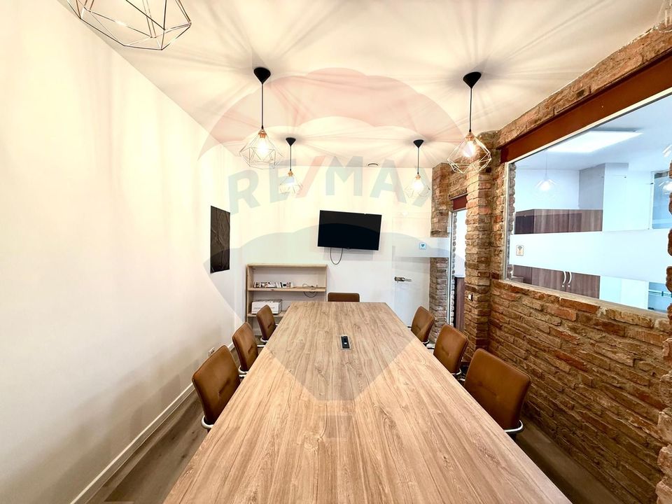 De închiriat spațiu Comercial/ de Birouri modern, Central