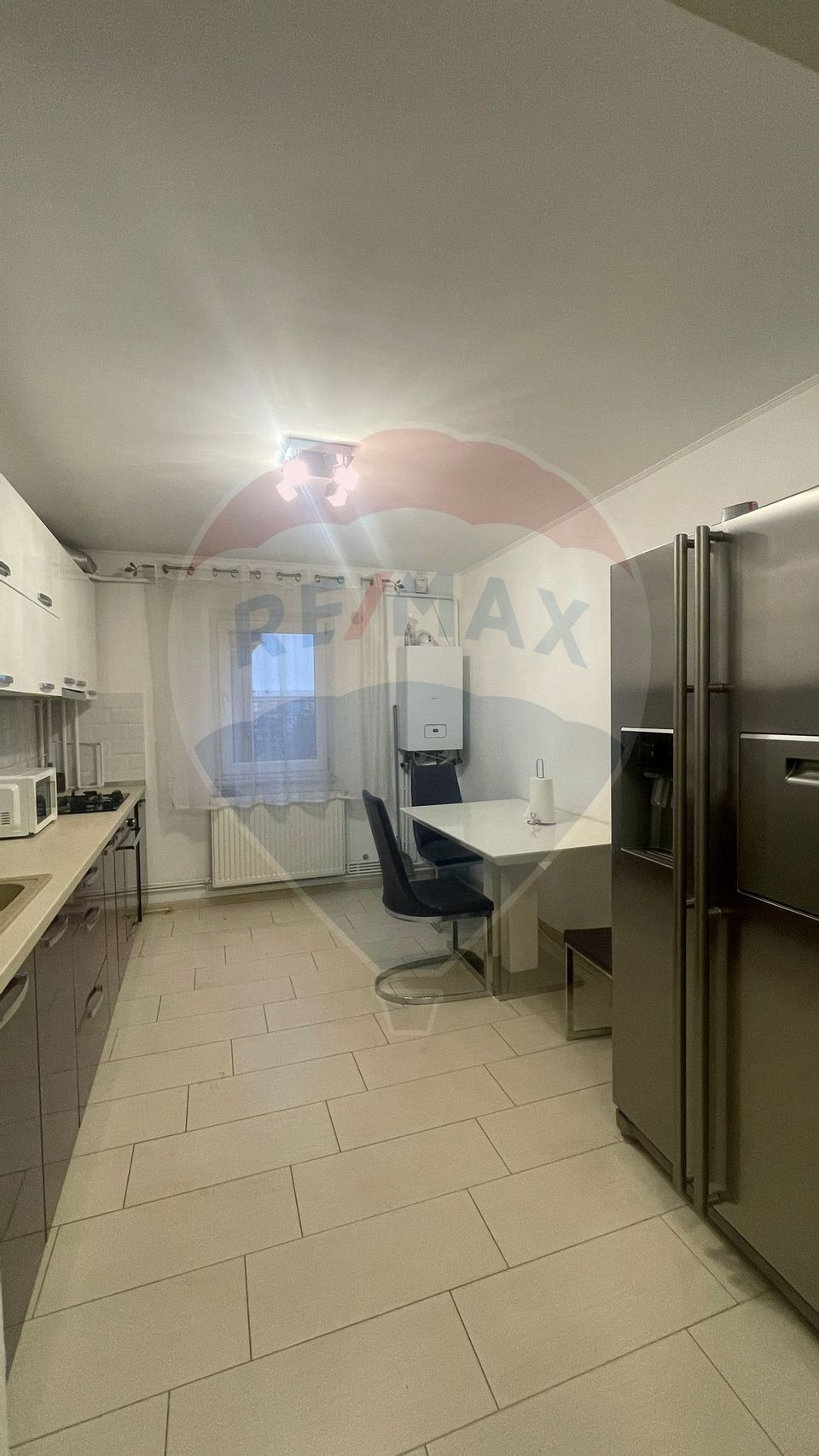 Apartament cu 4 camere de închiriat în zona Sarari