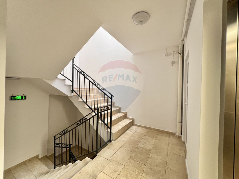 3 camere decomandat, bloc nou. Terasă 8.8 mp  Mobilat & loc de parcare