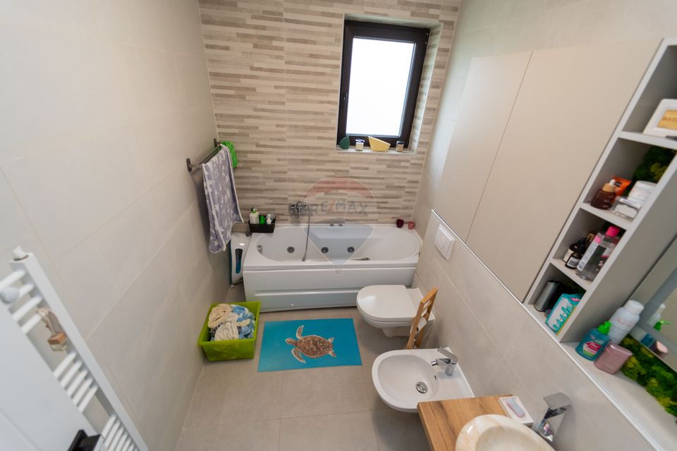 Casă individuală cu 4 camere - de vânzare în Hărman, Brasov