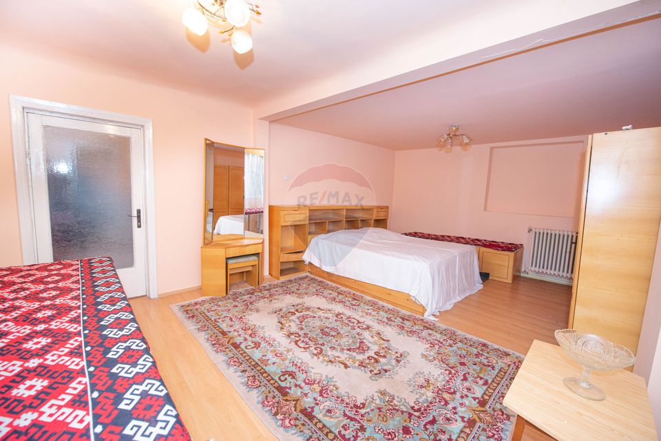 Apartament cu 4 camere 117 mp de vanzare, în curte 150 mp, Ploiesti