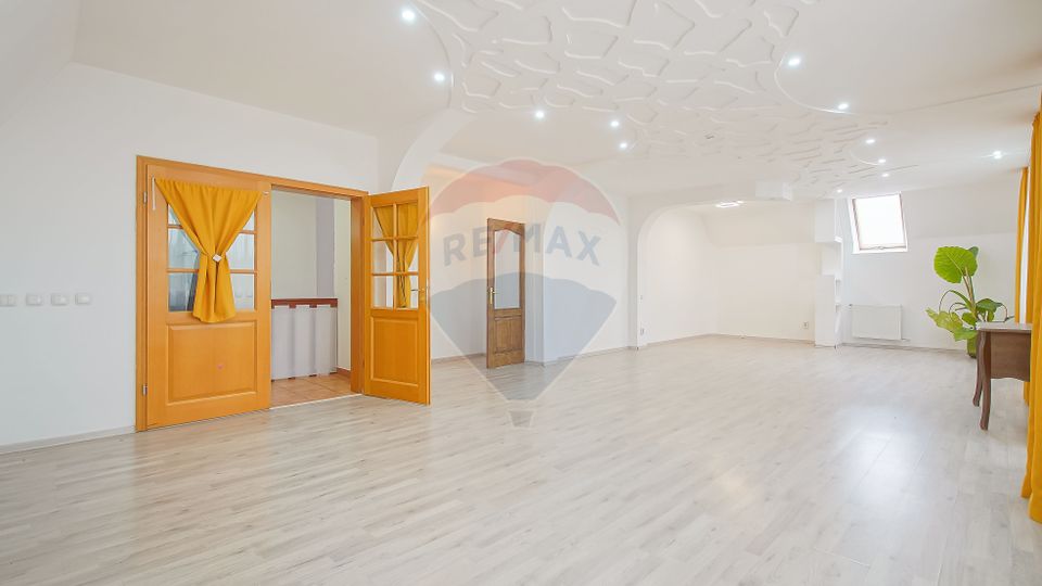 400sq.m Office Space for rent, Central area