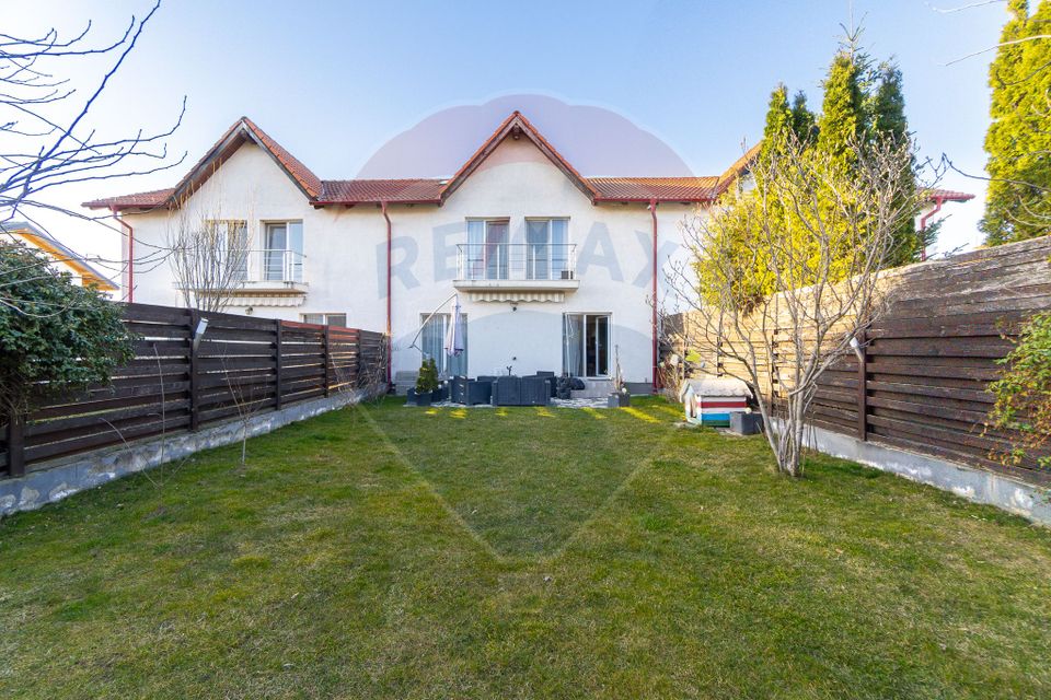 Casă / Vilă cu 4 camere de vânzare în zona Central