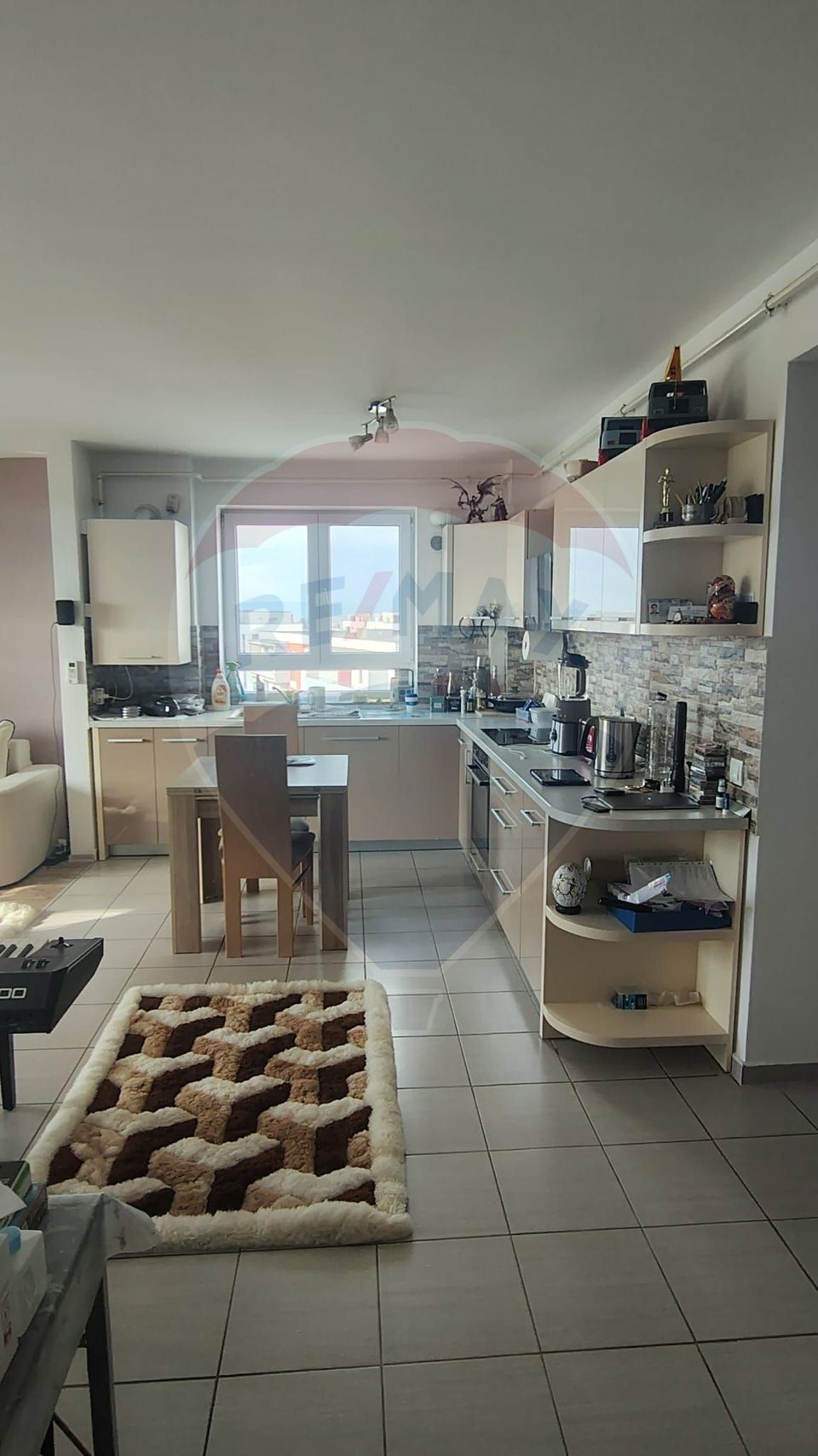 Apartament cu 3 camere de vânzare în Avangarden 3