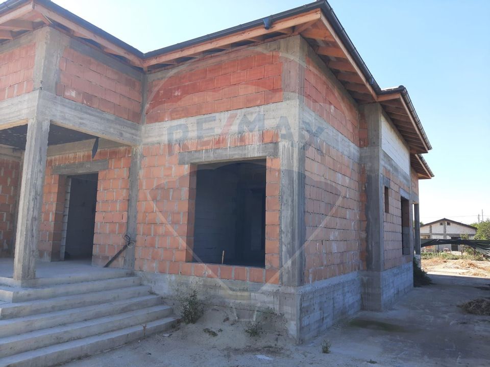 8 room House / Villa for sale
