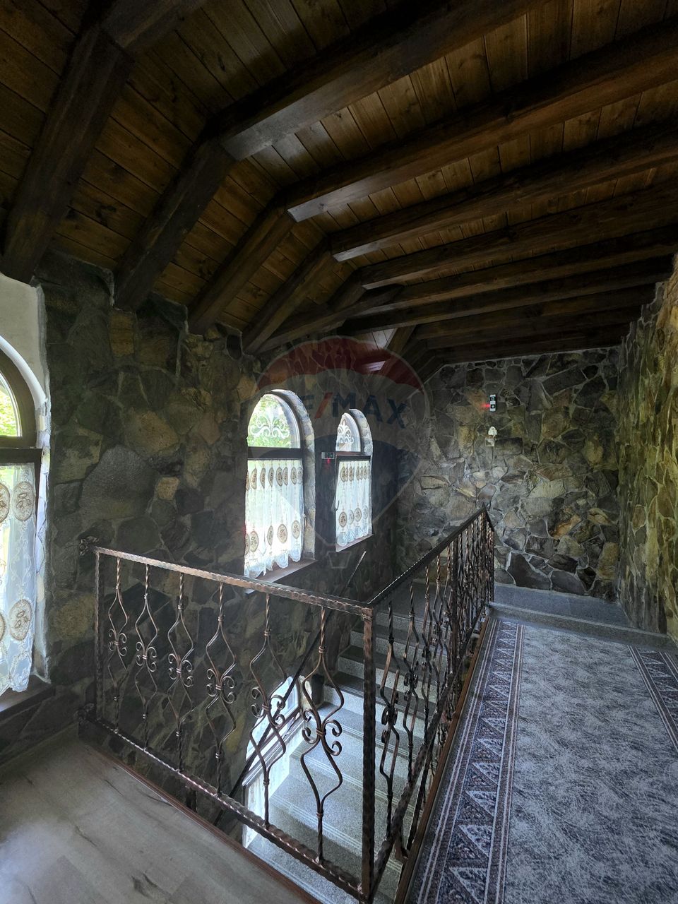 11 room Hotel / Pension for sale, Central area