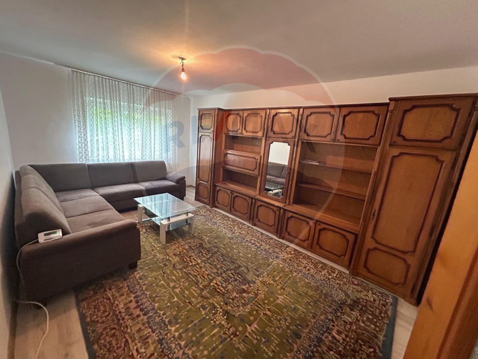 Apartament 3 camere  -1 Mai (in spate la Pelendava)