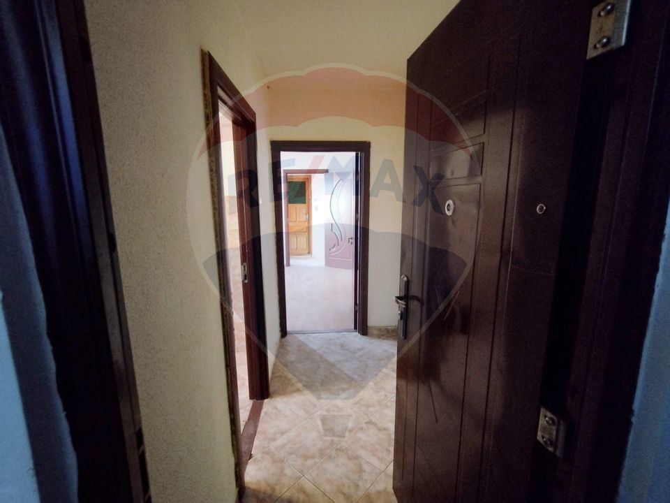 Apartament semidecomandat cu 2 camere, de vânzare, zona Republicii