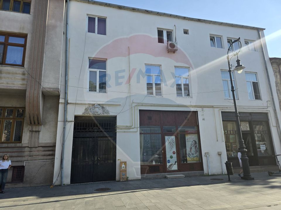 Apartament cu 3 camere de vânzare în zona Central