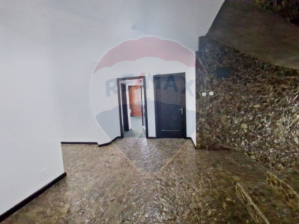 16 room Hotel / Pension for sale