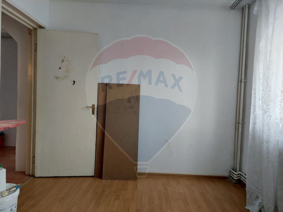 Apartament cu 3 camere decomandat de vanzare  in zona Narcisa-Bacau