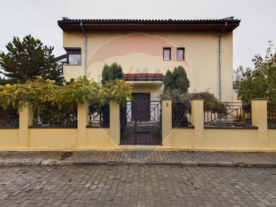 5 room House / Villa for sale, Bd. Laminorului area