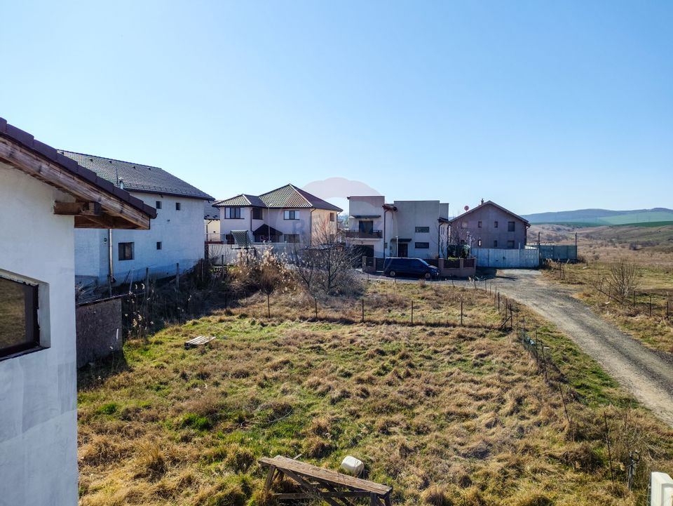 Casă / Vilă cu 4 camere de vânzare /zona Baltag
