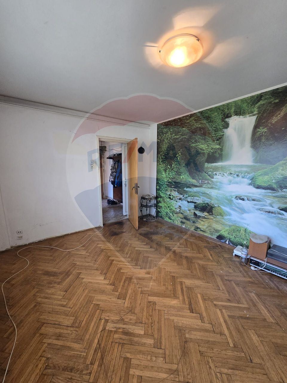 DE VANZARE Apartament cu 3 camere în zona Titan