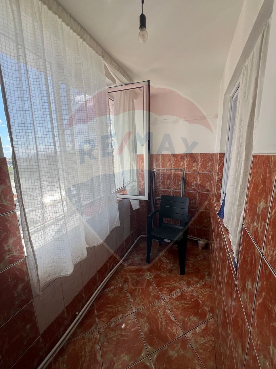 Apartament 3 camere în zona Sud-Vest ROMPETROL