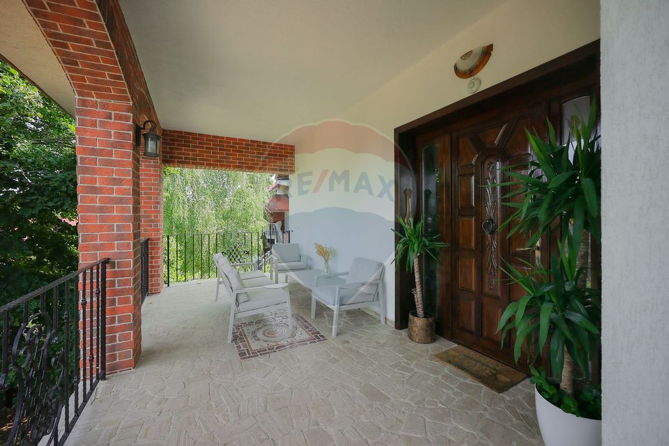 Vilă mediteraneană premium cu piscină, de vânzare, zona Dealuri Oradea