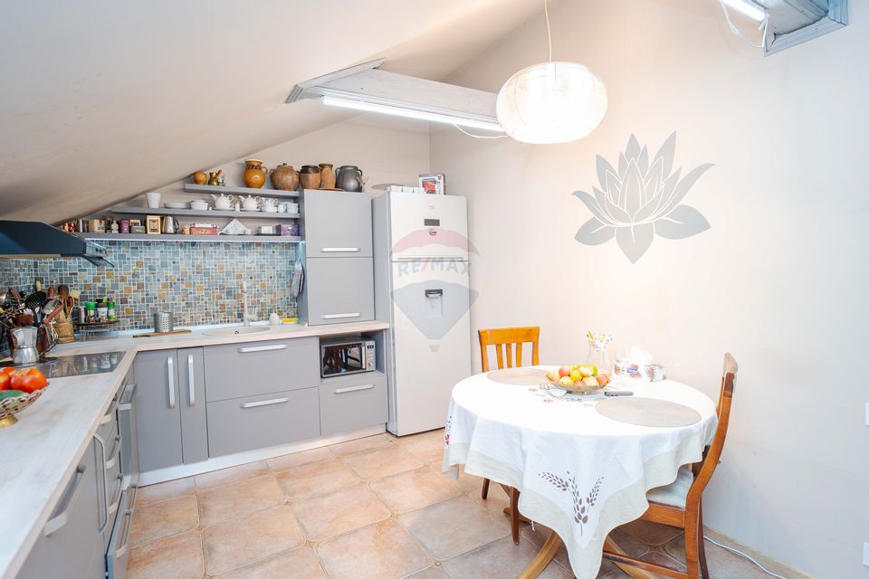 Casă / Vilă spatioasa cu teren in zona centrala Sararie