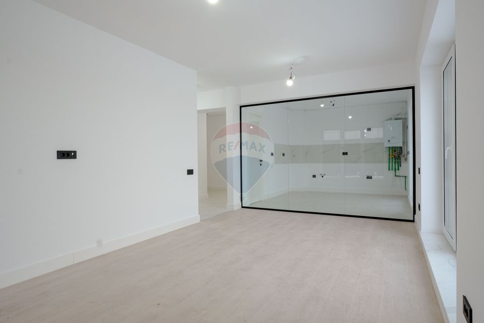 Vanzare apartament de lux cu 4 camere, curte de 279 mp in Pallady