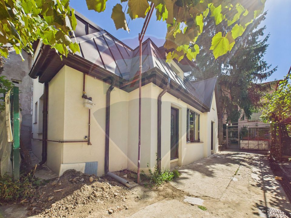 4 room House / Villa for sale, Stefan cel Mare area