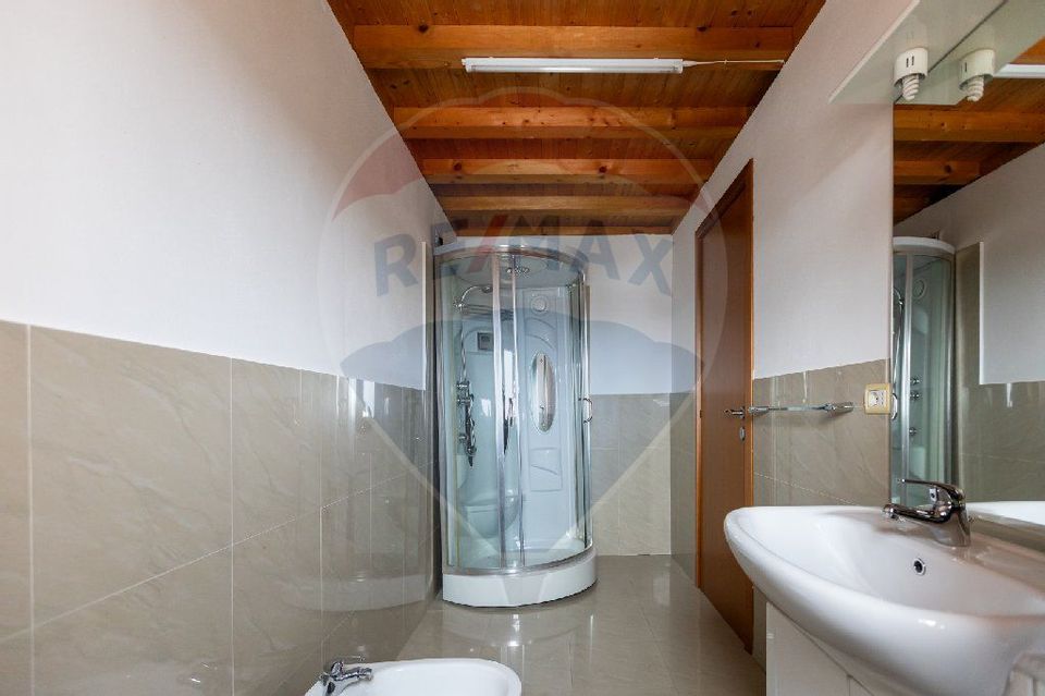 8 room House / Villa for sale