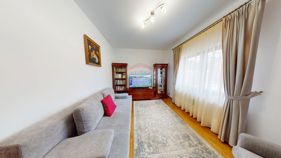 5 room House / Villa for sale