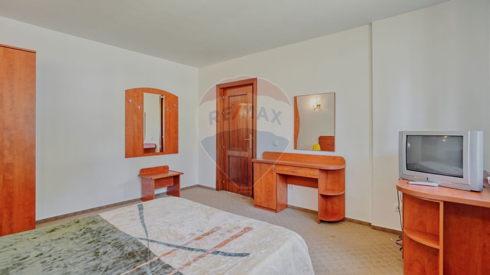 Casă / Vilă cu 8 camere de vânzare în zona Valea Rasnoavei