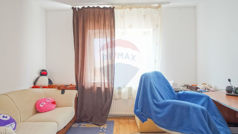 De vanzare 4 camere Racadau-zona Parcul Trandafirilor