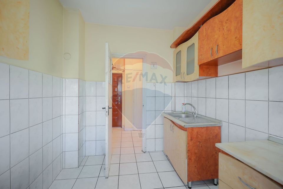 De vânzare, apartament cu 3 camere, zona Rogerius