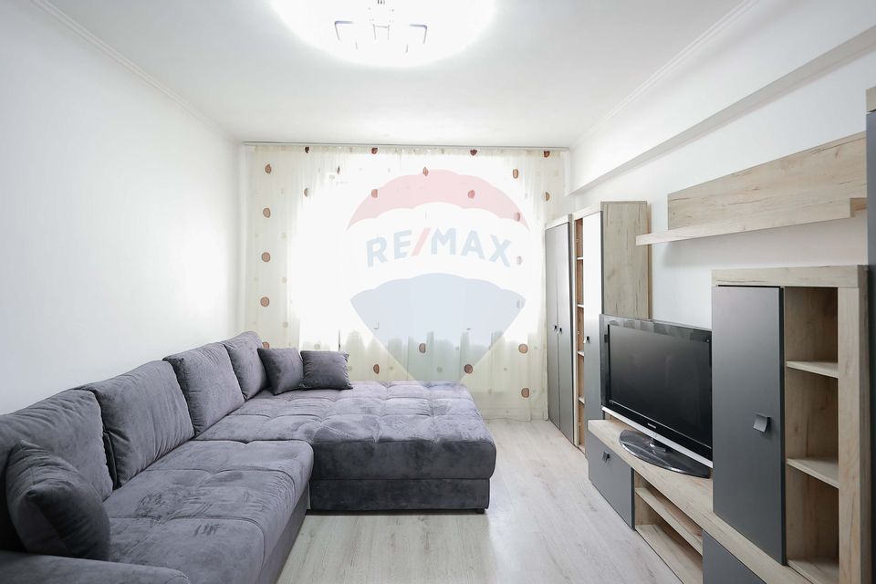 Apartament cu 3 camere de vânzare, zona Ioșia