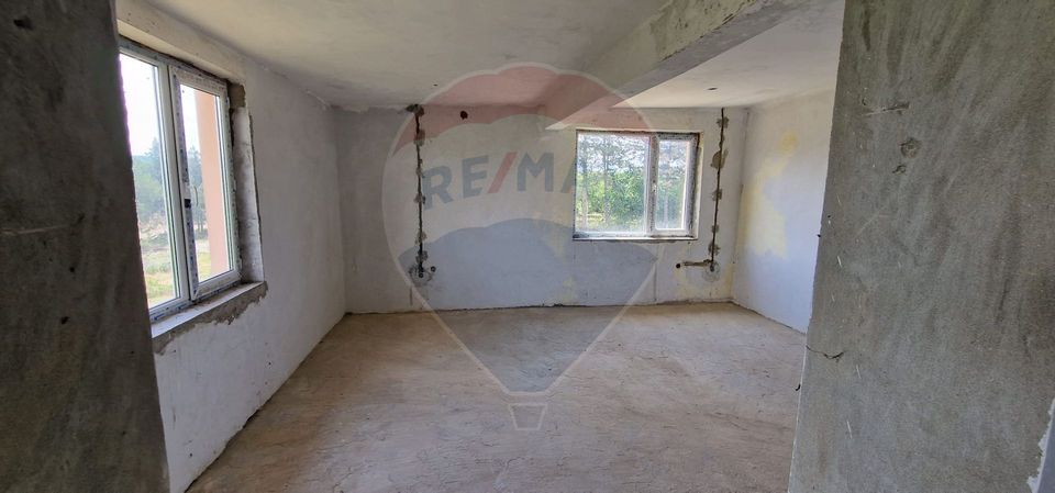 Apartamente, sediu de firma, spatii comerciale, in Com. Traian/Bacău