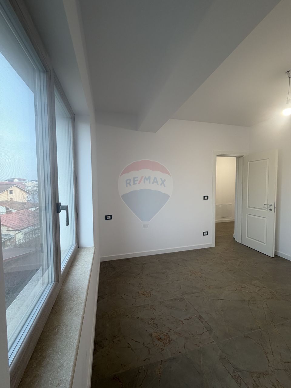 3 camere, Central, bloc nou, etaj 2, lift