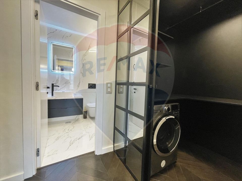Inchiriere penthouse superfinisat cu 3 camere in zona Centrala