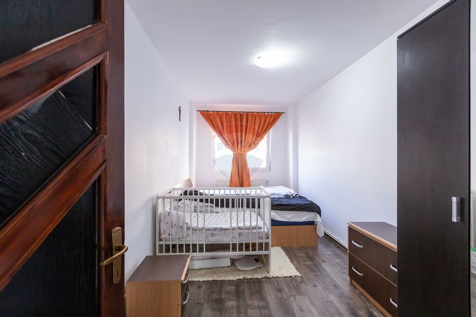 Apartament cu 3 camere de vânzare în zona Ultracentral