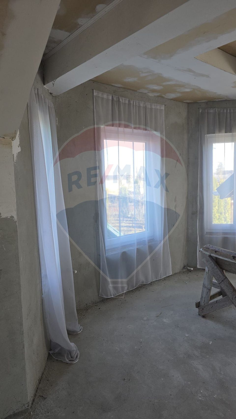 Casă / Vilă de vânzare sau spatiu comercial in Hurjuieni