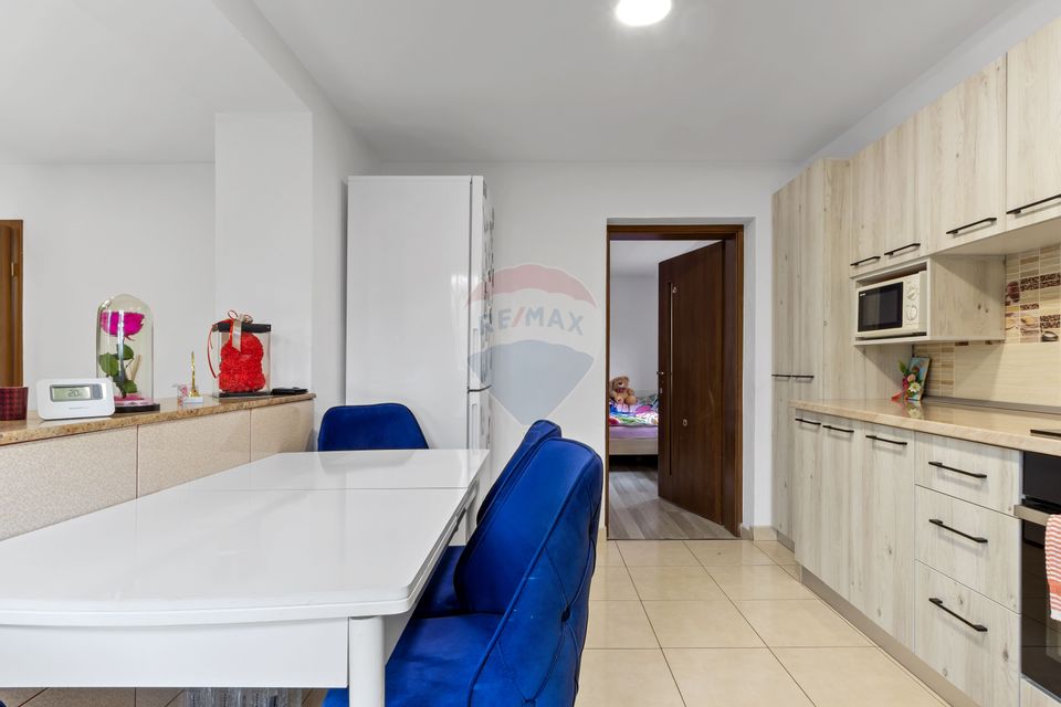 Apartament cu 3 camere la casa de vanzare in Bujac