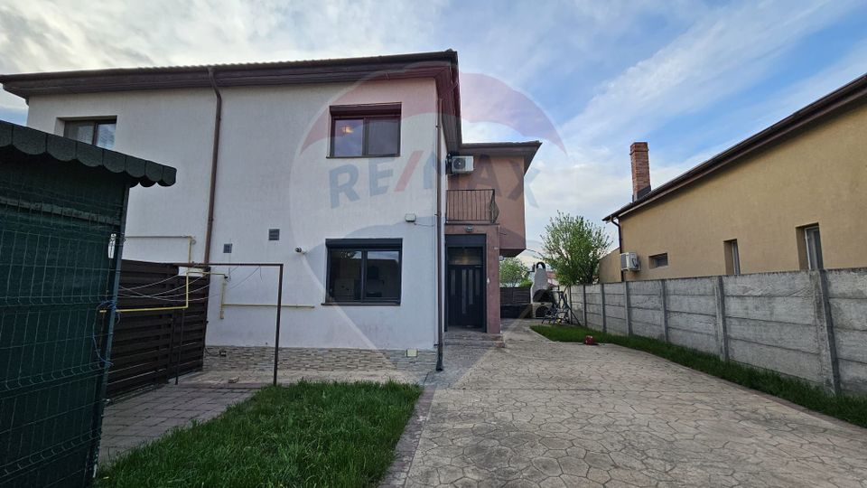 Casă / Vilă cu 4 camere de vânzare Dragomirești-Vale, curte proprie