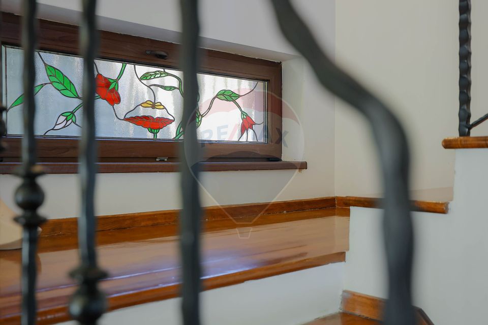 Casă / Vilă cu 5 camere de vânzare în zona Dealuri Oradea