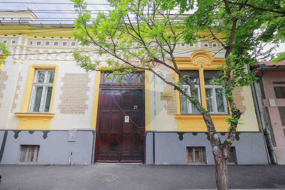 Casă de Vânzare cu 4 camere, Ultracentral - Cuza Vodă