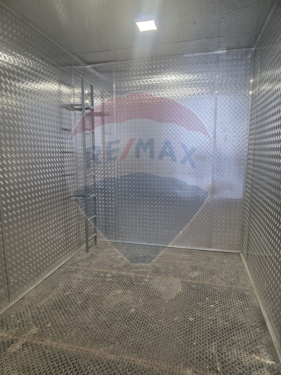 Spațiu 202 mp etaj 3 lift marfa Baicului ideal atelier , sala sport